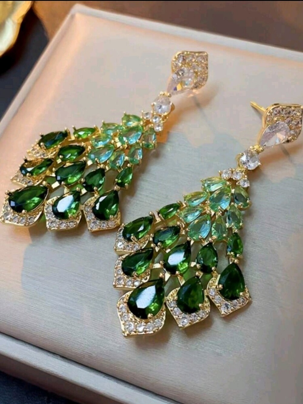BRAND NEW ** Elegant Green Teardrop Crystal Chandelier Earrings - Gold Tone